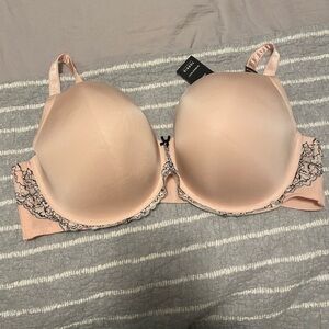 Torrid Sexy Lace accent T-Shirt Bra New Size 44 DD. Nude with black lace